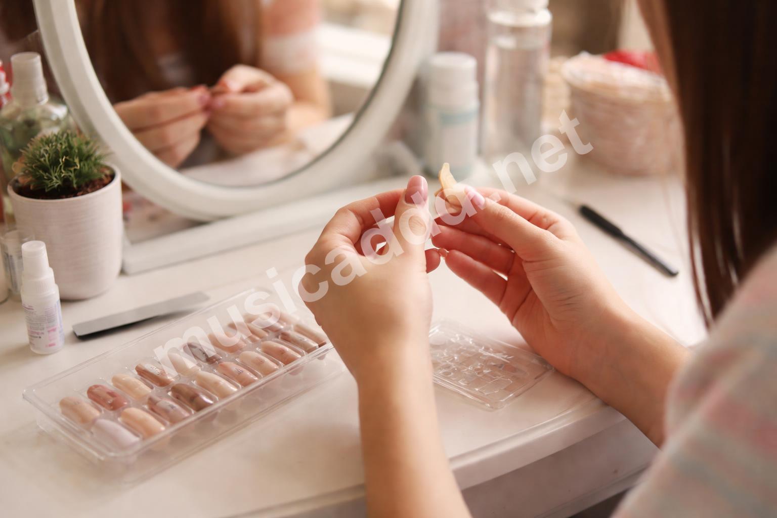 Affordable press on nails for school week