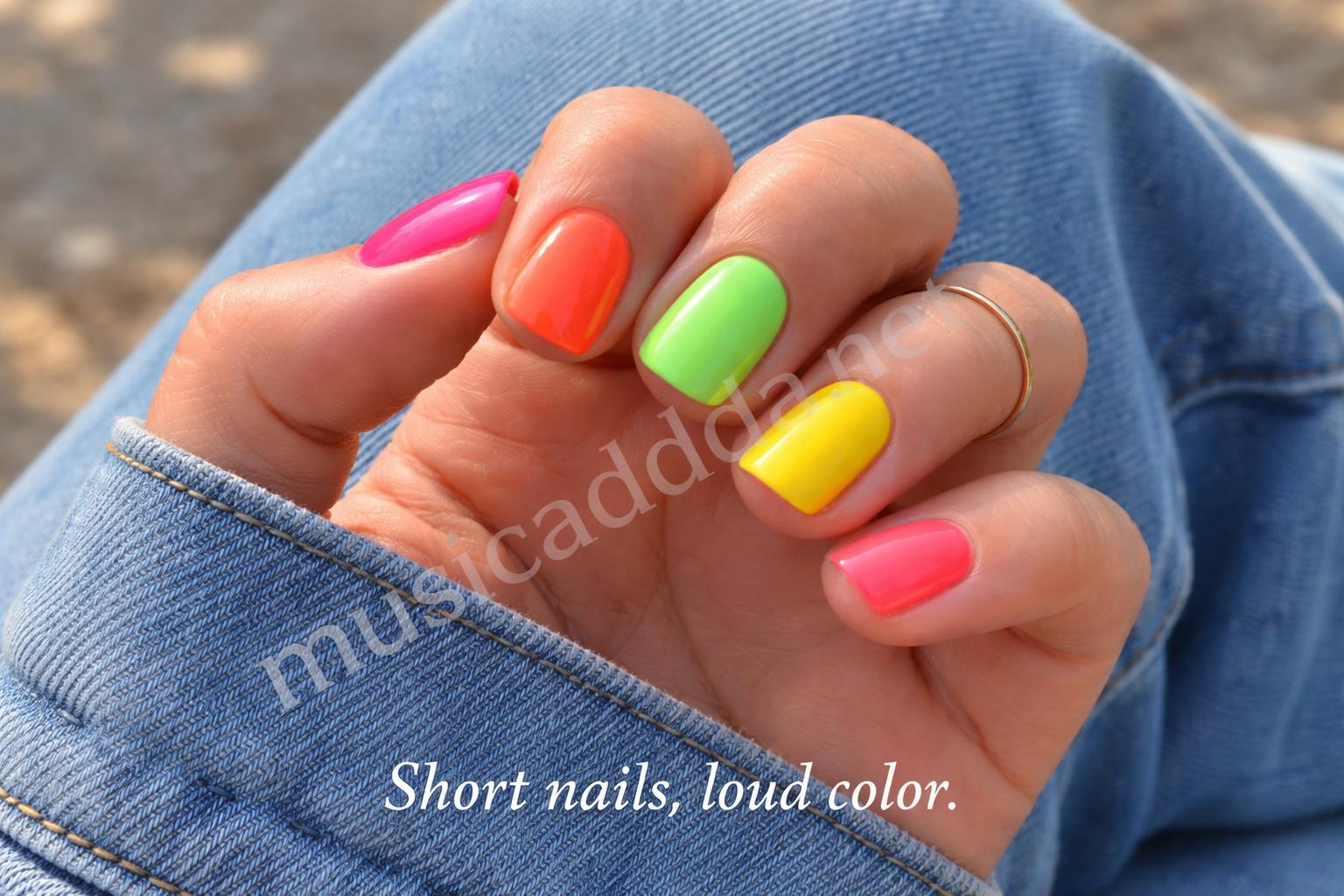 Short neon nails simple bright manicure